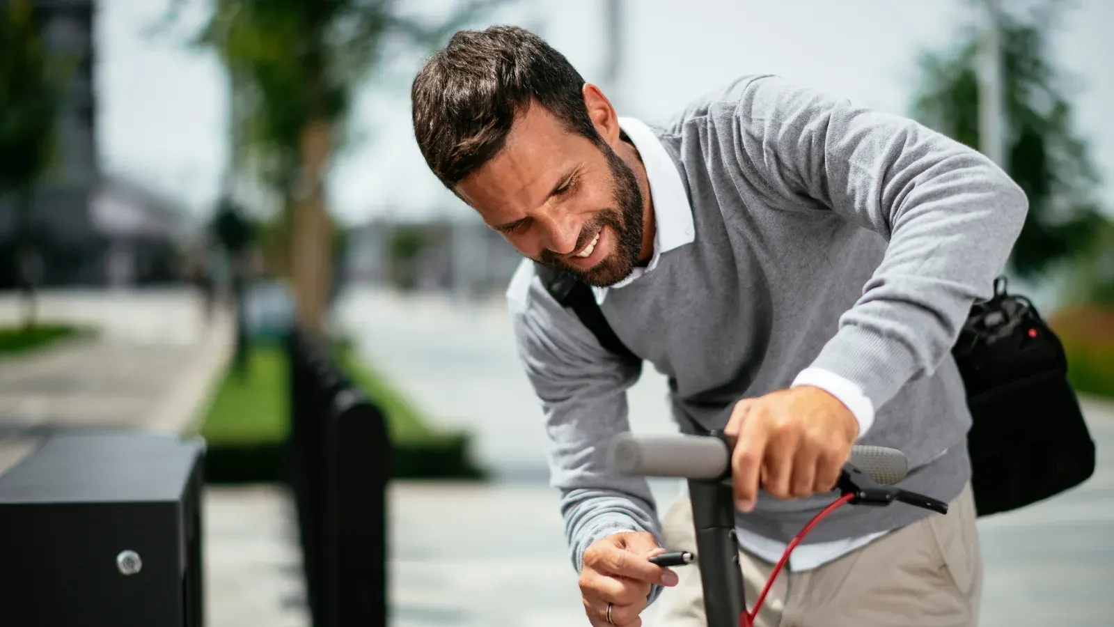 Imagem ilustrativa - estacionamento e carregamento solar para bicicletas e trotinetes elétricas