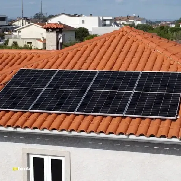 Moradia em S. João de Lourosa com sistema fotovoltaico, bateria e backup total